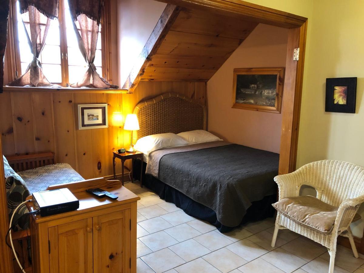 Manoir Ramezay Hotel Marieville Exterior photo